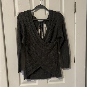 Gray Textured Knit Sweater by Onetheland